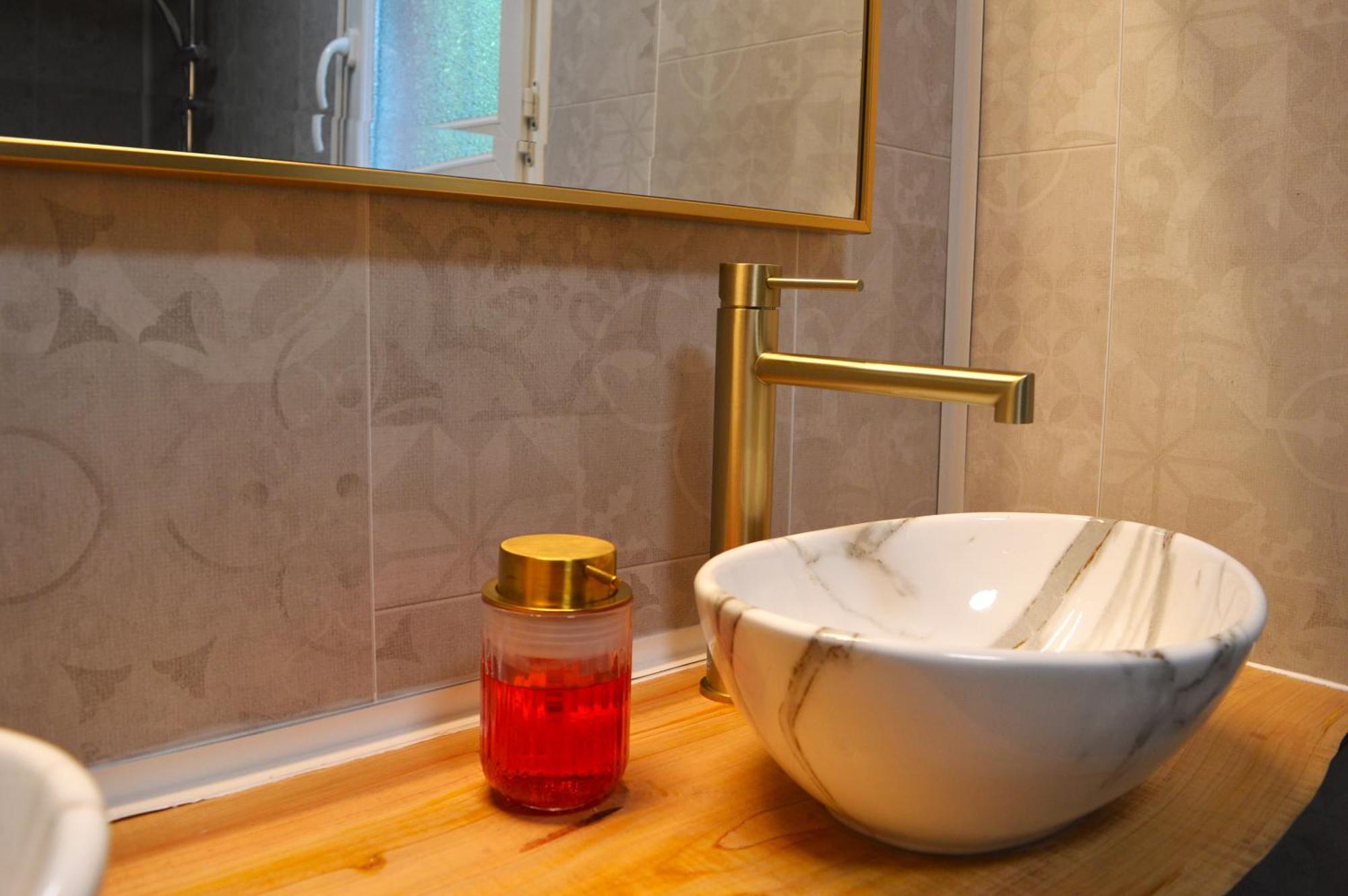 La Rose Des Vents & Spa - Gite La Parenthese Neoules Экстерьер фото